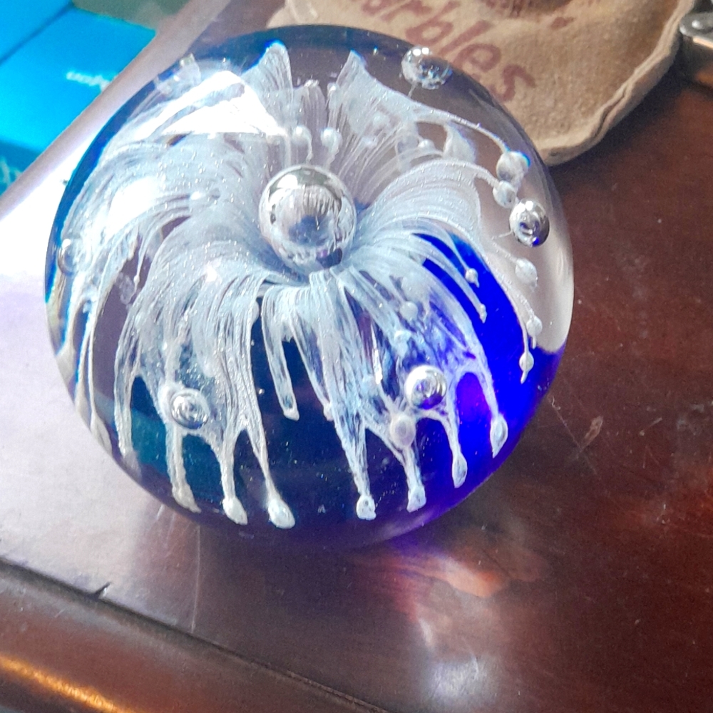 Glass paper weight